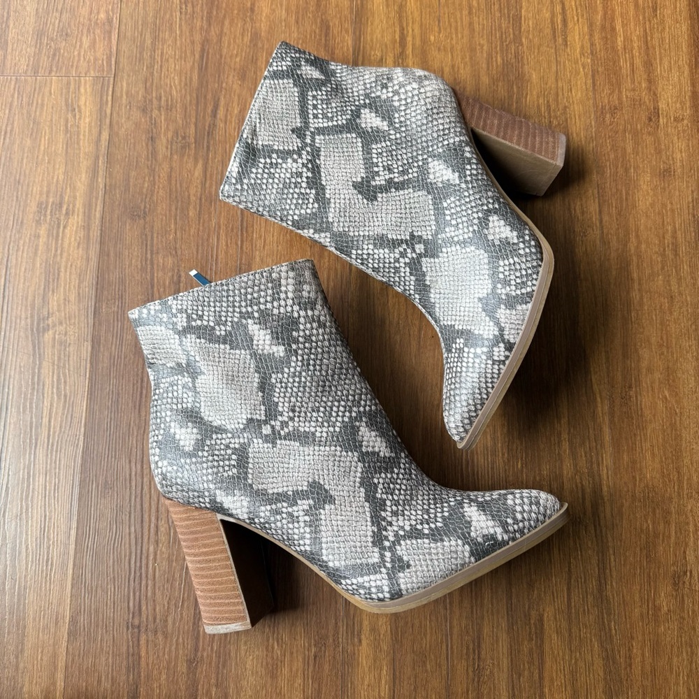 CARLOS by Carlos Santana Snakeskin Boots Womens 7.5 Lydia Faux Leather Heeled